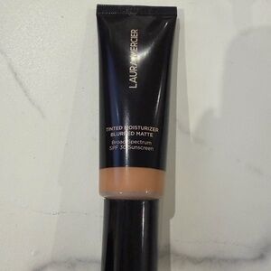 laura mercier Tinted Moisturizer Blurred Matte - Peach Tone